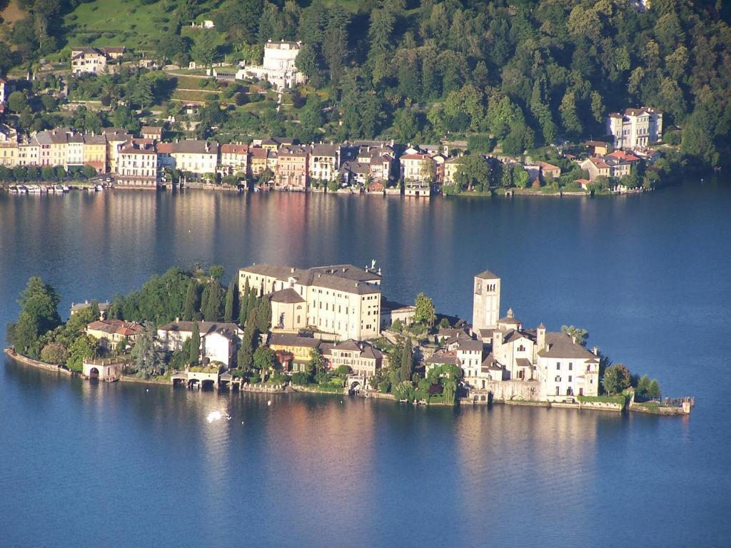 Hotel Panoramico Lago D'Orta (Adults Only) Madonna Del Sasso Luaran gambar