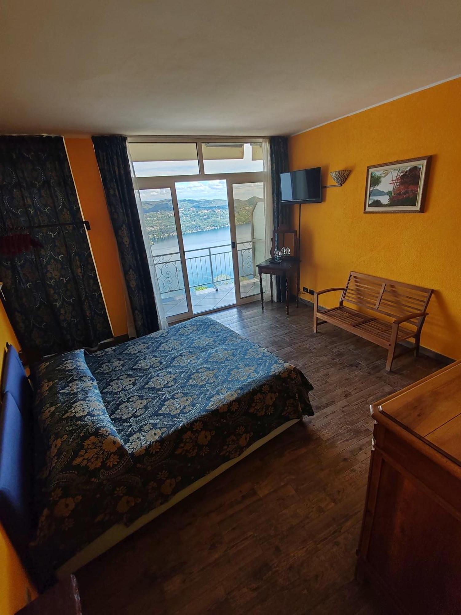 Hotel Panoramico Lago D'Orta (Adults Only) Madonna Del Sasso Luaran gambar