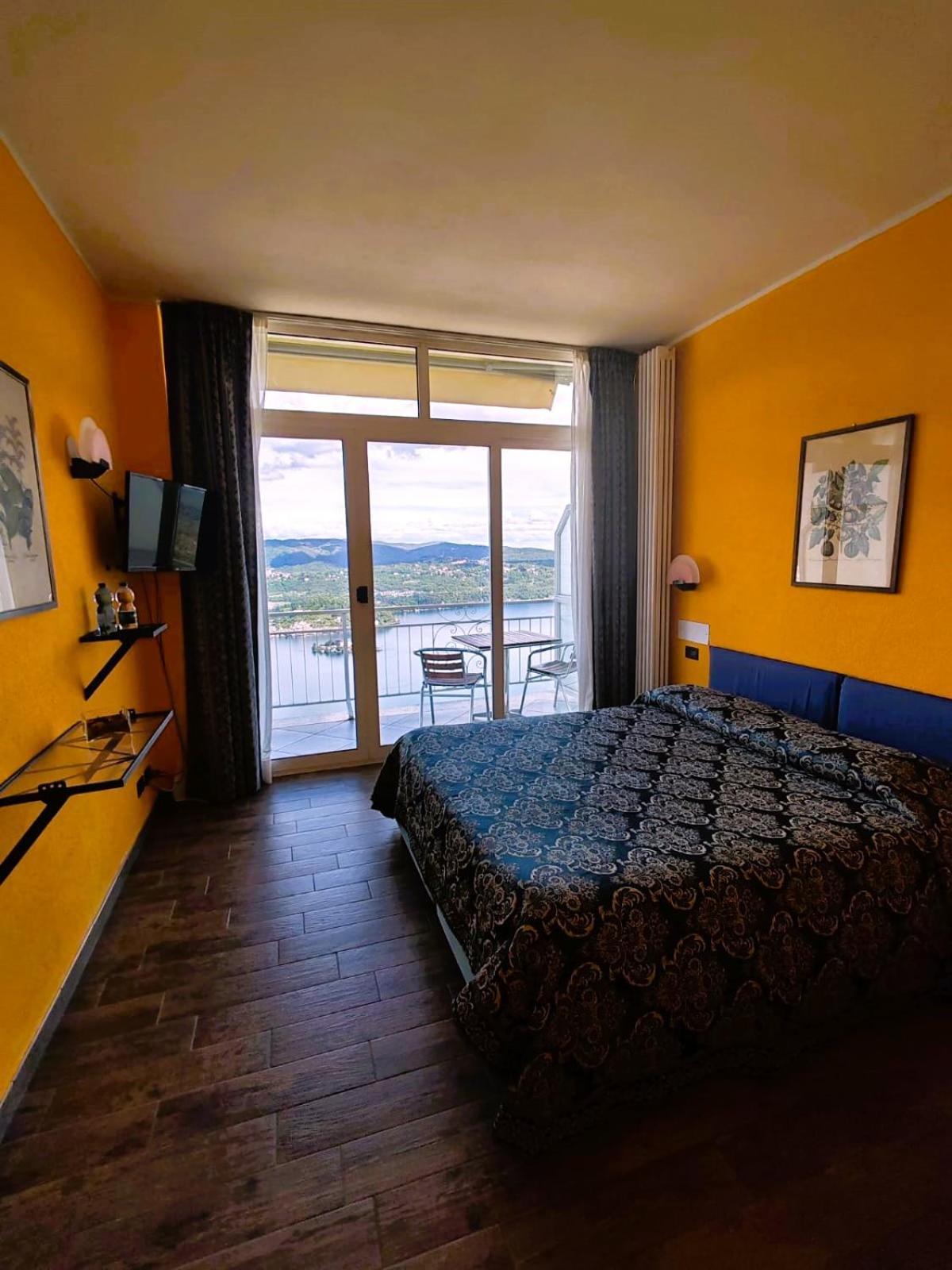 Hotel Panoramico Lago D'Orta (Adults Only) Madonna Del Sasso Luaran gambar