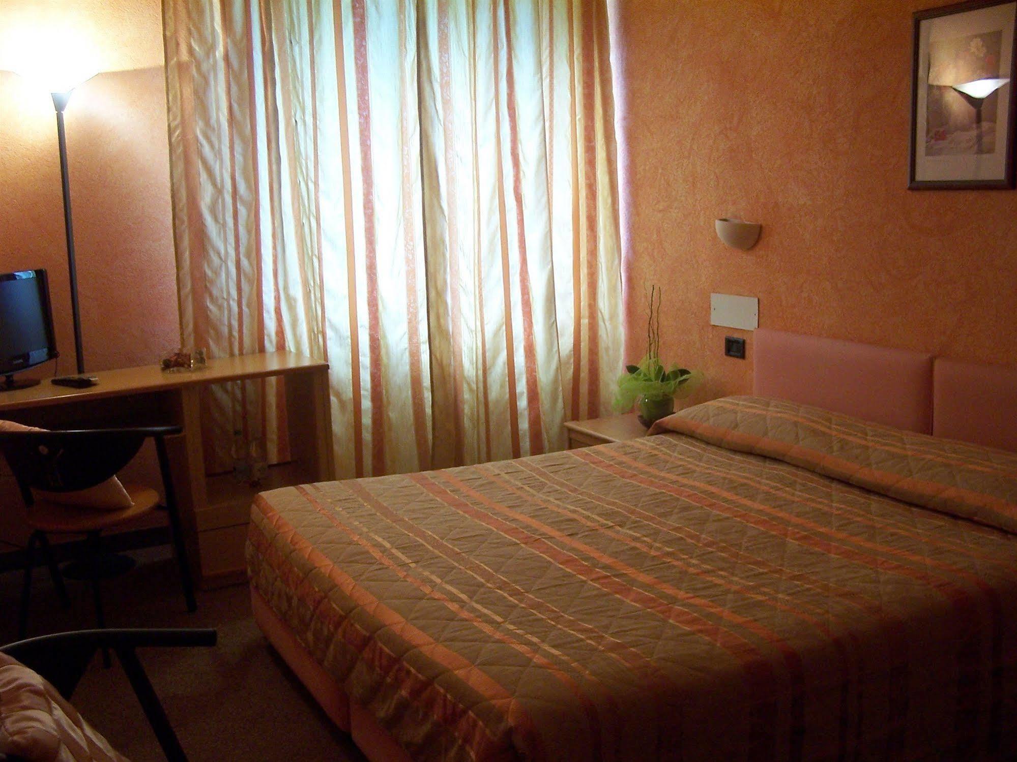 Hotel Panoramico Lago D'Orta (Adults Only) Madonna Del Sasso Luaran gambar