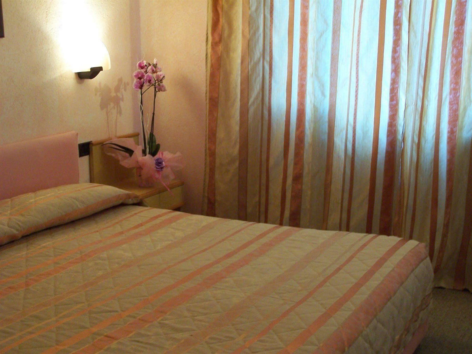 Hotel Panoramico Lago D'Orta (Adults Only) Madonna Del Sasso Luaran gambar